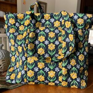 Vera Bradley Grand XL tote in Daffodil pattern